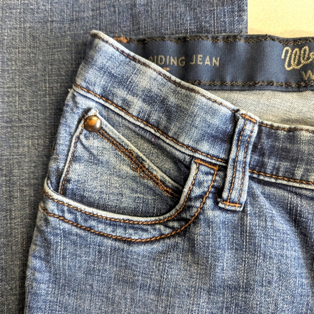 Wrangler Ultimate Riding Jeans - Willow Size 5X38 *Like New*